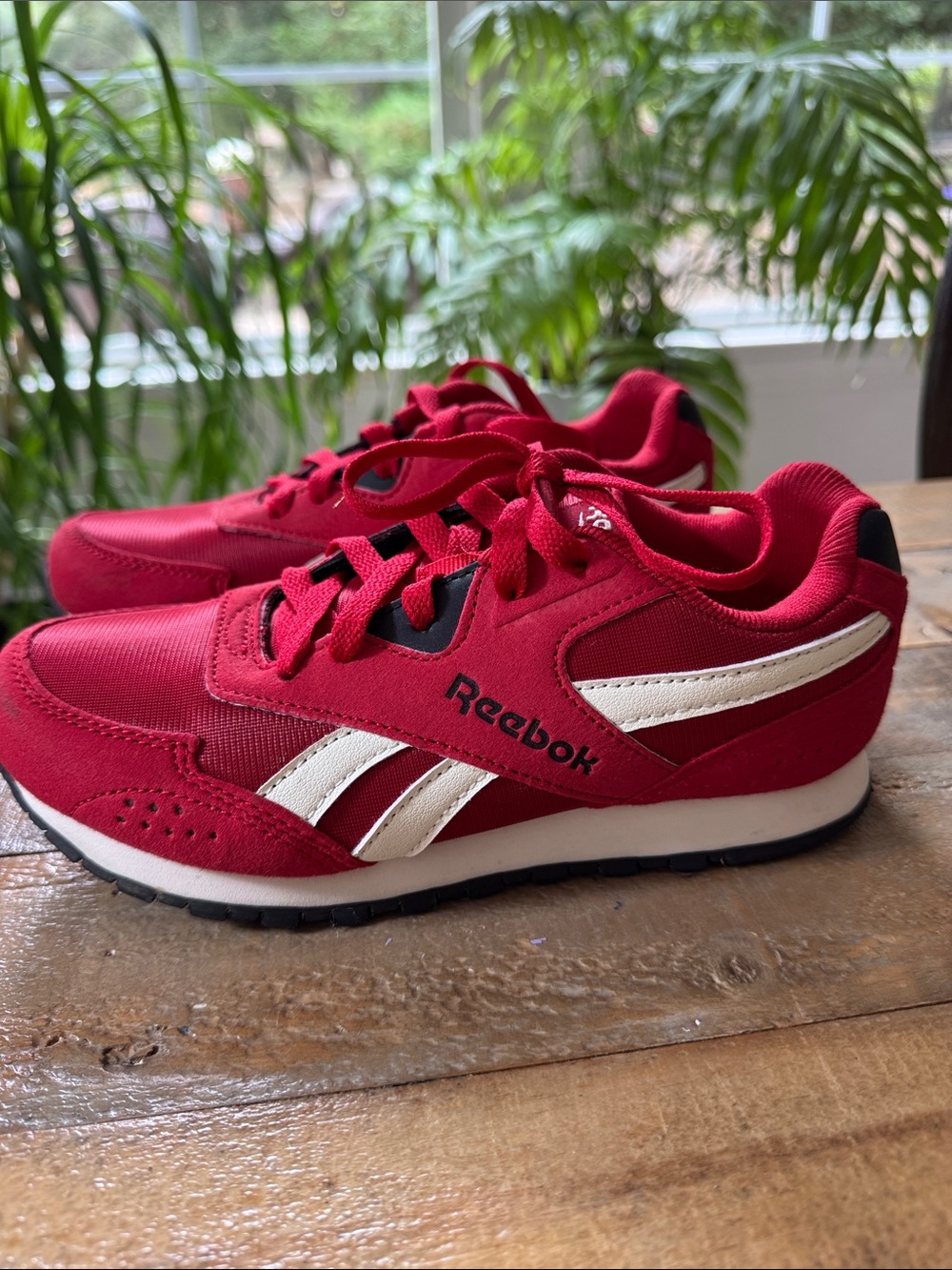 Reebok Kids Classic Red White Running Shoes girls boys unisex 3 almost new 34 eu